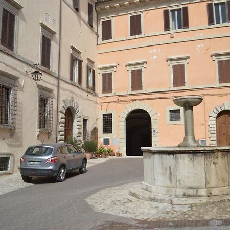 Appartamento In Centro 斯波莱托 外观 照片